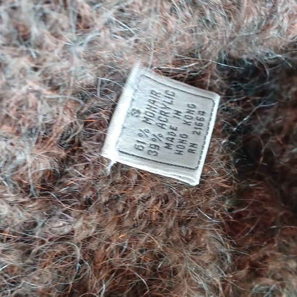 Laura Johnson sweater - Picture 13 of 16